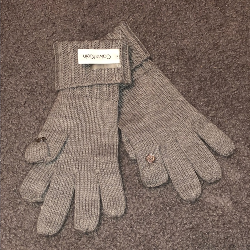 Calvin Klein grey gloves